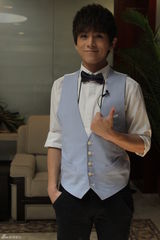 组图：武艺助阵杭州快男分享唱歌心得