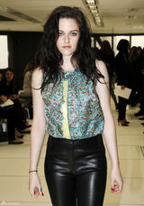 高清组图：克里斯汀-斯图尔特亮相巴黎时装周