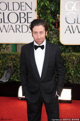 组图：《生活大爆炸》男星西门-赫尔伯格亮相