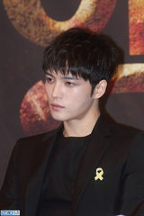 独家高清：金在中林时完帅气宣传《Triangle》