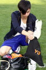 组图：80后明星足球队北大比赛 苏醒王啸坤等助阵