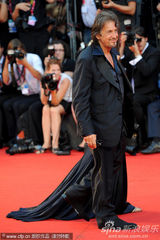 组图：《莎乐美》首映 导演帕西诺携小女友现身