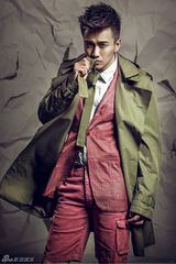 组图：翟天临写真眼神深邃 展独特型男魅力