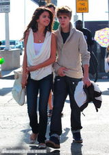 贾斯汀比伯与戈麦斯恋情升温 小正太高调秀恩爱(图)