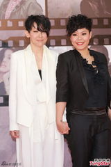 组图：林二汶与友人“黑白配”亮相金像奖红毯