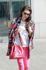 组图：张雨绮时髦靓搭秀春装引领时尚