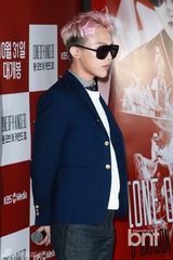 组图：韩星GD出席个唱3D电影试映会显时尚