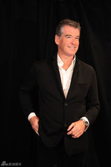 组图：国际明星滑雪节慈善晚宴红毯