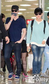 组图：SJM与CNBLUE结束中国行返韩倦容满面