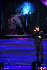 组图：胡夏放歌小巨蛋演绎《那些年》