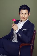 组图：严屹宽写真迷幻魅惑 气质宛如黑夜骑士