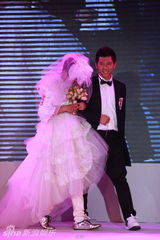 组图：中歌榜提名揭晓 尚雯婕李宇春等上演婚纱秀