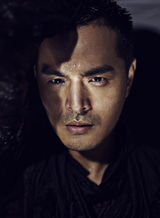 组图：边原最新时尚写真回归都市型男