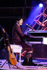 组图：严爵飚高音 与潘玮柏卢广仲接力开唱