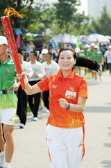 组图：谭晶亚运火炬深圳传递 感恩将亚运参与到底