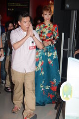 组图：容祖儿避谈刘浩龙 笑杜汶泽新片低俗