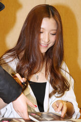 高清组图：潘辰上海办签售会 EP两小时抢购一空