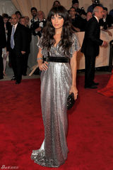 高清组图：纽约大都会庆典 妮可-里奇秀银色礼服