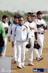 组图：金昌烈吴智昊等韩国众星参加棒球大赛