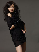 幻灯图：杨幂最新写真曝光 变身轻熟女身材曼妙