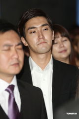 组图：纪文蕙大婚性感露半球 曾之乔杨佑宁也想婚