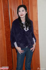 组图：艳星叶玉卿被爆复出还债 浓妆澄清未破产