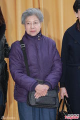 组图：方逸华跪拜邵逸夫 刘德华张学友致祭