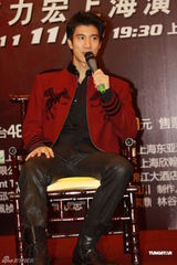 组图：王力宏出席2011上海演唱会发布会
