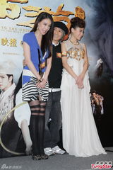 组图：舒淇获周星驰两度亲脸 称高攀不起