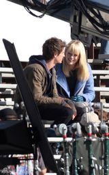 高清组图：新《蜘蛛侠》热拍 新英雄热吻小爱人