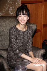 组图：梁咏琪黑超出席亚太影展 杨谨华低胸抢镜