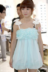 高清图：瑶瑶收起性感清纯亮相 吊带衫清丽可人