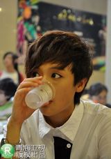 组图：花儿人气王代悦历程回顾 新书23号首发签售