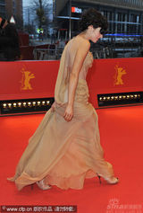 幻灯图集：《在路上》首映变庆生会 主席热拥导演