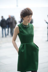 组图：孙俪绿裙清新亮相巴黎时装周优雅看秀