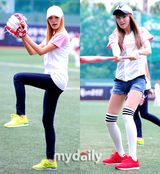 组图：After school两成员棒球赛开球英姿飒爽