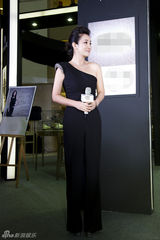 组图：秦海璐出席品牌活动 高挑精致大气优雅