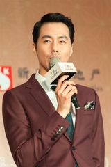 高清图：长腿男神赵寅成亲和 大摆POSE不忘卖萌