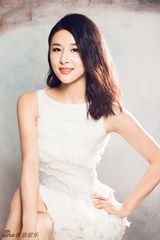 组图：贾青美妆大片尽显端庄唯美气质