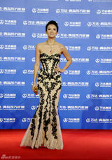 组图：章子怡携莱昂纳多亮相青岛东方影都