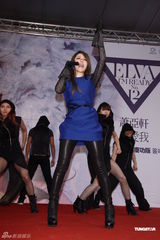 组图：萧亚轩获唱片公司送帅哥 否认与柯震东绯闻