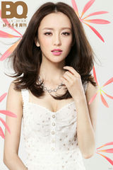 组图：佟丽娅清新自然封面写真空灵可爱