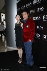 组图：杨千嬅透视装美背尽裸 正努力造人一切随缘