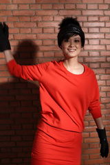 高清组图：李宇春针织衫写真 戴圆球帽表情搞怪