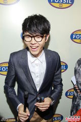 组图：谢安琪性感爆表露波边 方大同否认做一哥