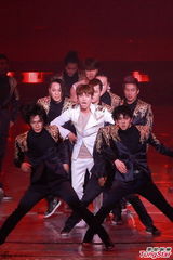 组图：东方神起开唱 劲歌热舞粉丝high不停