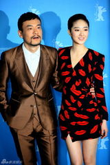 组图：《白日》见面会 桂纶镁与王学兵暧昧调笑