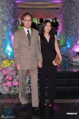 高清图：李嘉欣为儿子JAYDEN开百日宴