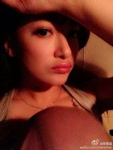 组图：陈紫函收工疲惫晒自拍 秀发香肩惹人怜