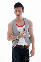 幻灯图：叶项明夏日酷帅写真 绽放阳光笑容